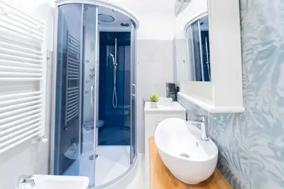 Bagno di 307 - Casa Sara, 5 minuti di auto dal Mare e dal centro di Sestri, con PARCHEGGIO PRIVATO