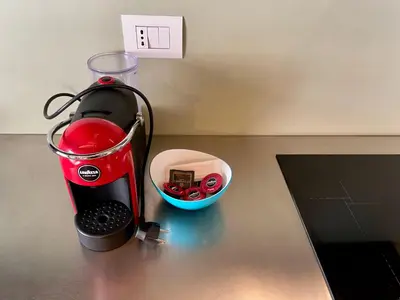 Set per la preparazione di tè e caffè presso Appartamenti Saragozza a due passi da Piazza Grande - WIFI e parcheggio gratuito