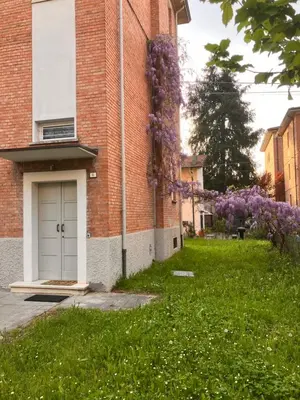 Giardino di ROSSENA HOME tranquillo appartamento, con giardino, vicino al centro ed all'Ospedale Santa Maria Nuova SMN