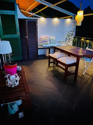 Area soggiorno di il Nido sul mare con accesso diretto alla spiaggia