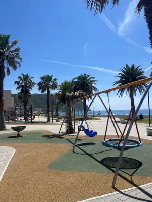 Area giochi per bambini di A window to the sea