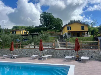 Piscina di Podere il Glicine Wellness Charme & Relax o nelle vicinanze