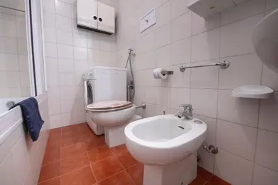 Bagno di 252 - Casa Sestrina - Centro Storico, 90metri dalla Baia del Silenzio patrimonio unesco da spiaggia e mare