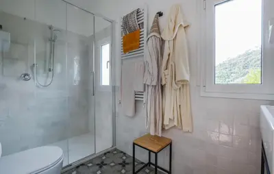 Bagno di 3 Bedroom Amazing Apartment In Zoagli