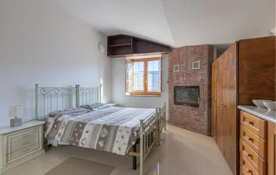 Letto o letti in una camera di Cozy Home In Comano With Wifi