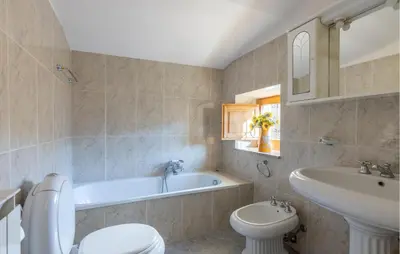 Bagno di Cozy Home In Comano With Wifi