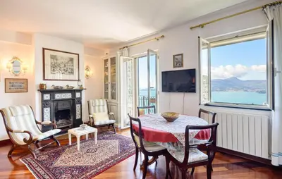 TV o dispositivi per l'intrattenimento presso 3 Bedroom Gorgeous Apartment In Zoagli