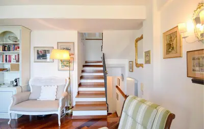 Area soggiorno di 3 Bedroom Gorgeous Apartment In Zoagli