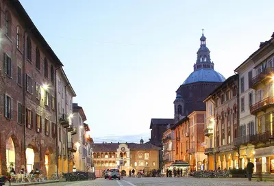 Vista generica su Pavia o vista sulla città dall'interno dell'appartamento