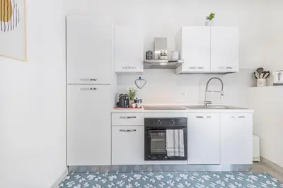 Cucina o angolo cottura di Minimalist Oasis - City life & Hesperia Hospital