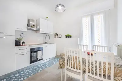 Cucina o angolo cottura di Minimalist Oasis - City life & Hesperia Hospital