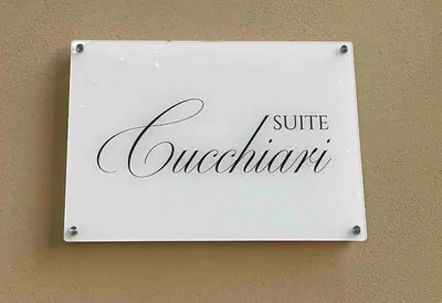 Certificato, attestato, insegna o altro documento esposto da Cucchiari Suite 5B