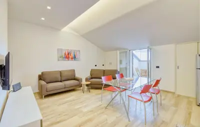 Area soggiorno di 2 Bedroom Amazing Apartment In Moneglia