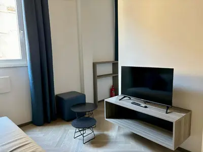 TV o dispositivi per l'intrattenimento presso Saragozza Suite 2 Intero appartamento in centro storico WIFI e parcheggio gratuito