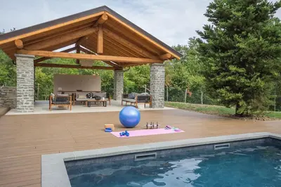 Piscina di Charming & Authentic Stone House La Brugna o nelle vicinanze