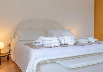 Letto o letti in una camera di Appartamento tra le Cinque Terre, Camogli e Portofino con scorcio mare all'orizzonte