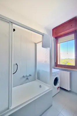 Bagno di Attico con Parcheggio Privato