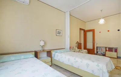 Letto o letti in una camera di 2 Bedroom Beautiful Apartment In Cavi Di Lavagna