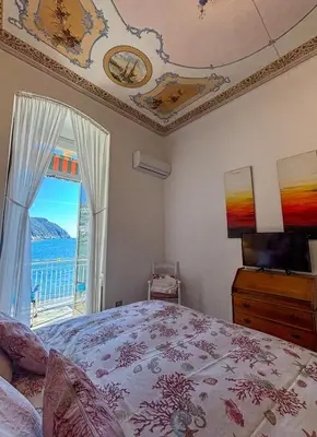 Letto o letti in una camera di La Terrazza Sulla Baia The Balcony By The Bay
