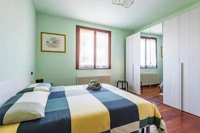 Letto o letti in una camera di Jacuzzi Apartment in Italian Villa, Wi-Fi & Garden Sassuolo - Maranello