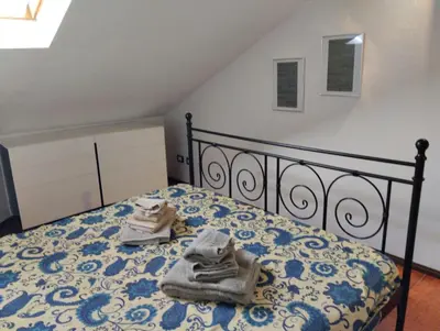 Letto o letti in una camera di viabado9 mansarda con box