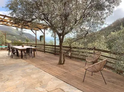 Paesaggio naturale nelle vicinanze della villa