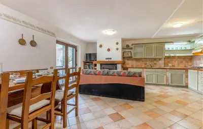 Cucina o angolo cottura di 3 Bedroom Nice Home In Fivizzano