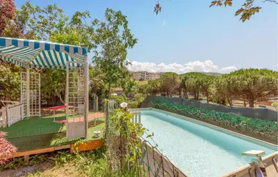 Piscina di 3 Bedroom Nice Home In Fivizzano o nelle vicinanze