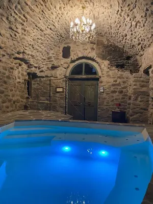 Piscina di La Casa Medievale Suites e SPA o nelle vicinanze