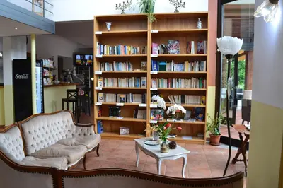 Biblioteca nell'hotel