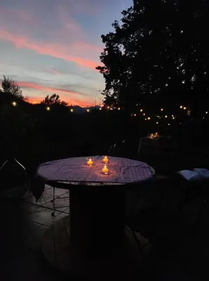Alba o tramonto visti dall'interno di questo campeggio di lusso o dai dintorni