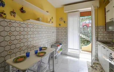 Cucina o angolo cottura di Amazing Apartment In Moneglia With Wifi