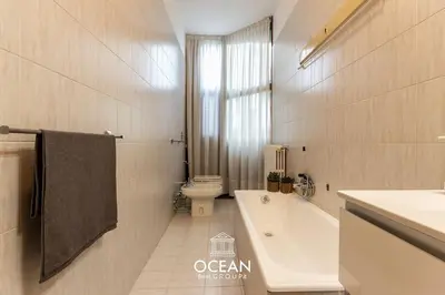 Bagno di Spaziosa Casa con parcheggio OceanGroupApartments