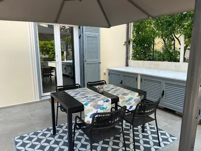 Balcone o terrazza di Villino Aranci Nuovo Bilocale in centro