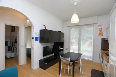 Cucina o angolo cottura di IL TUCANINO con giardino e parcheggio