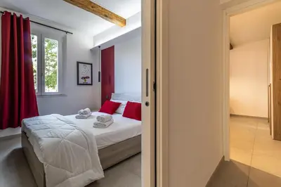 Letto o letti in una camera di Enzo Ferrari Museum -WiFi, train station and parking