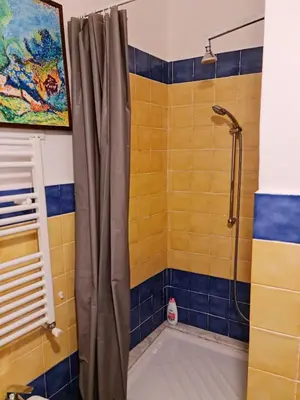 Bagno di Bilocale vicinissimo 50m mare