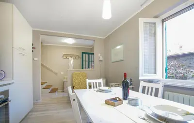 Area soggiorno di Awesome Apartment In Carro With Wifi