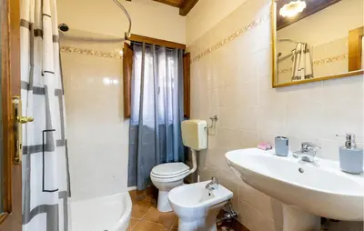 Bagno di Stunning Home In Fraz Cogna, Piazza Al