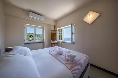 Letto o letti in una camera di VILLA DUFOUR 1 Lusso, Spazio e Vista Mare