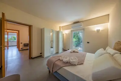 Letto o letti in una camera di VILLA DUFOUR 2 Lusso, Piscina e Vista da Sogno