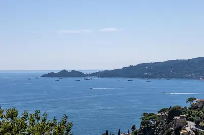 Paesaggio naturale nelle vicinanze della villa