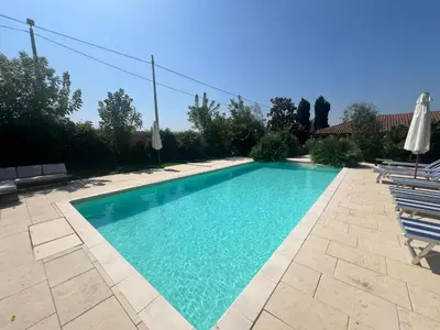 Piscina di Luxe Villa Monte Rosa met zwembad in een wijngebied o nelle vicinanze