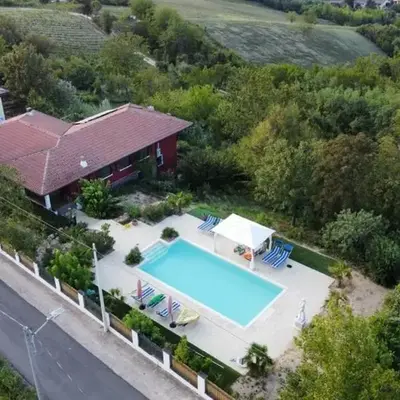 Luxe Villa Monte Rosa met zwembad in een wijngebied