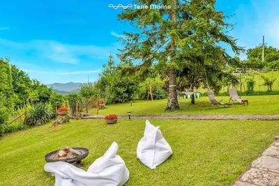 Paesaggio naturale nelle vicinanze della villa