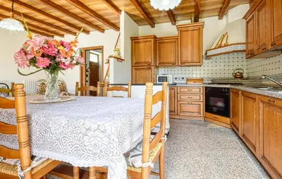 Cucina o angolo cottura di 2 Bedroom Awesome Home In Ne
