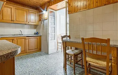 Cucina o angolo cottura di 3 Bedroom Pet Friendly Apartment In Ne