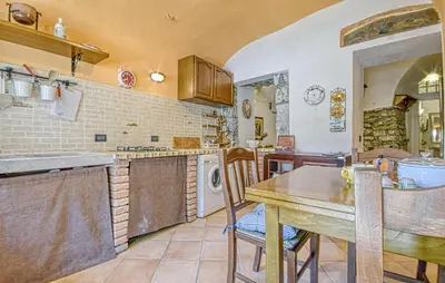 Cucina o angolo cottura di Stunning Apartment In Varese Ligure