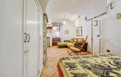 Letto o letti in una camera di Stunning Apartment In Varese Ligure