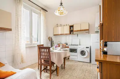 Cucina o angolo cottura di GuestHost - Into the Green! Da Passano Apartment